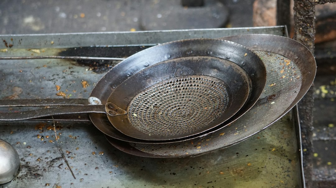Aangebrande pan schoonmaken: zo krijg je hem weer schoon